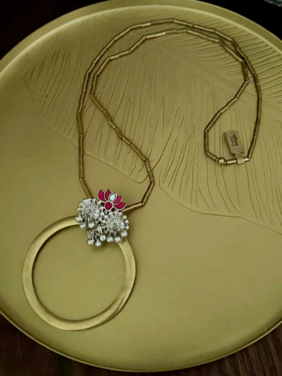 Padmja neck piece