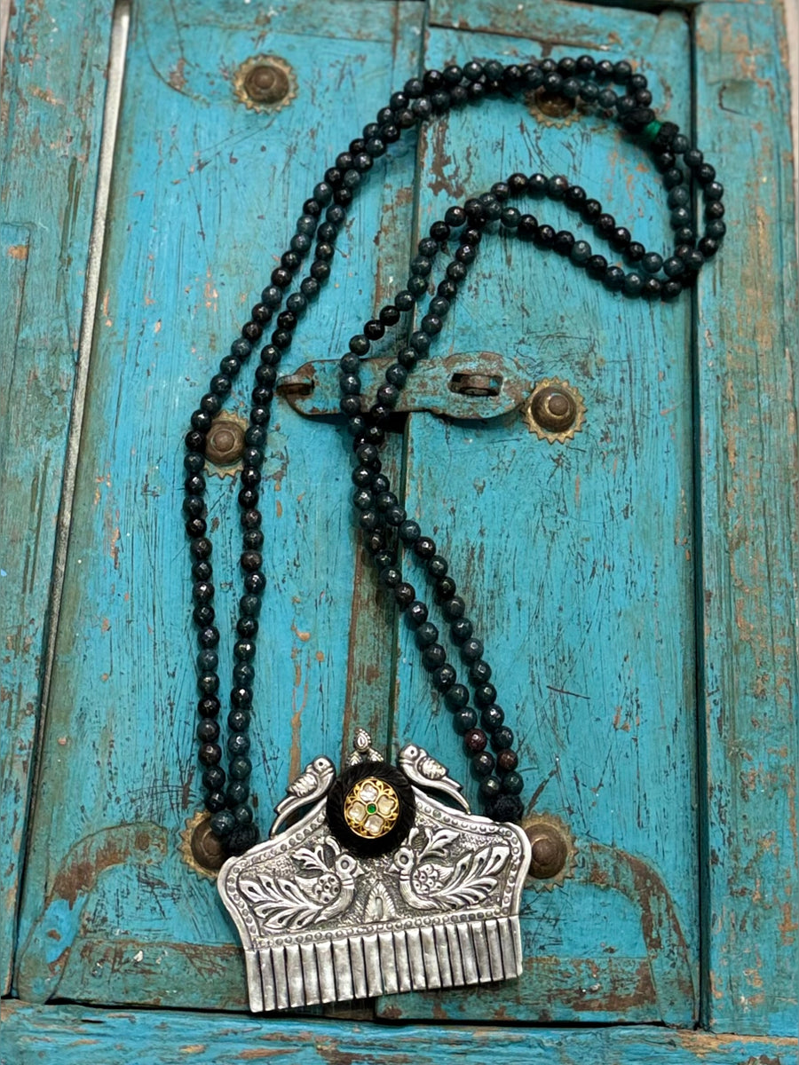 Mayurdant neck piece
