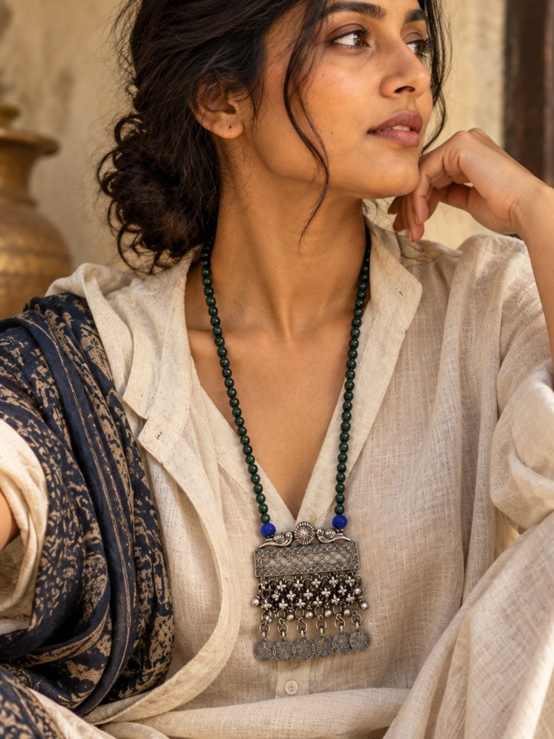 Tota neckpiece