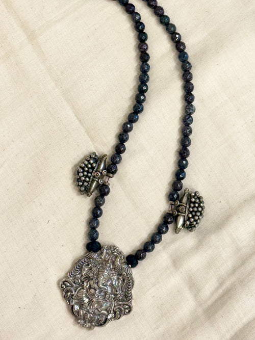 Gaja neckpiece