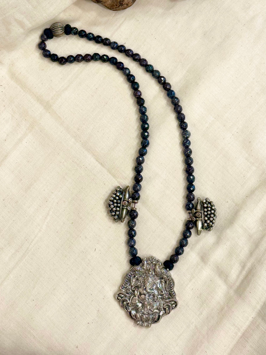 Gaja neckpiece